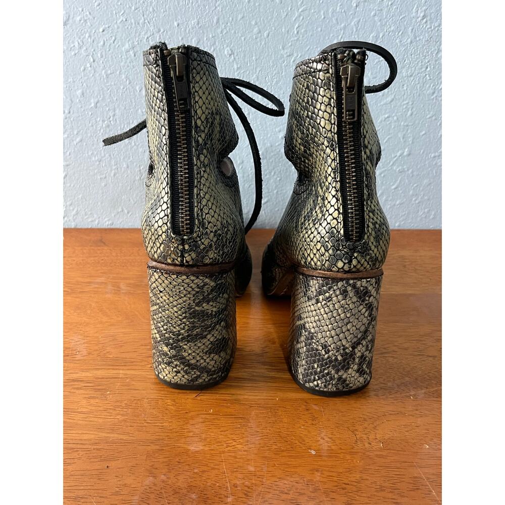 Freebird Leather Lace Up Ankle Boots Size 8 Snake Print Chunky Heels Western - Picture 6 of 10